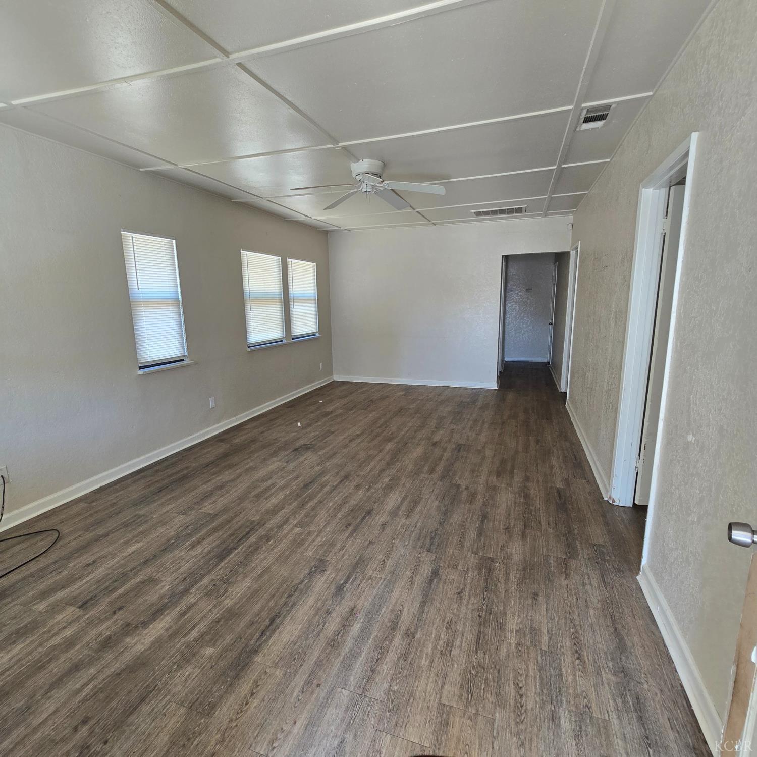 714 E Ivy St, Hanford, CA 93230