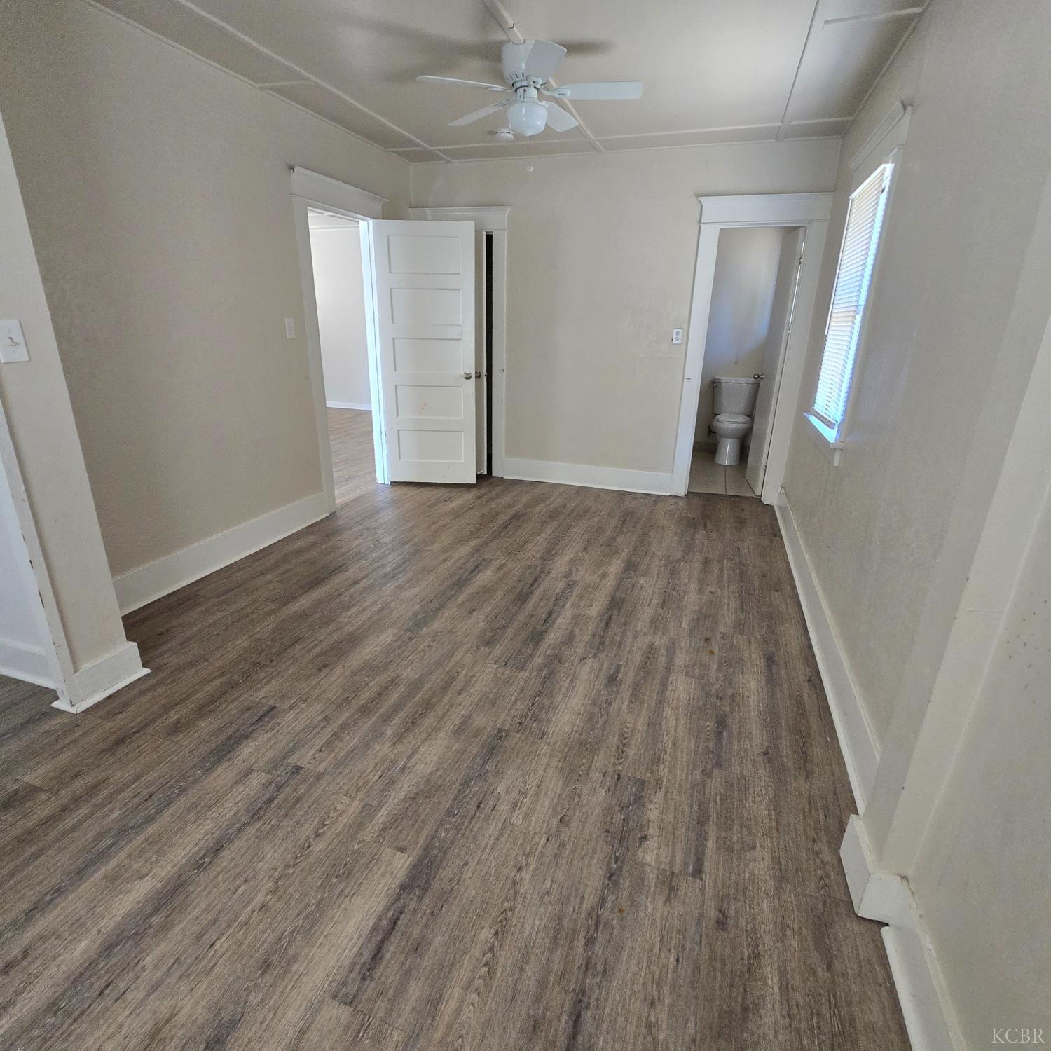 714 E Ivy St, Hanford, CA 93230