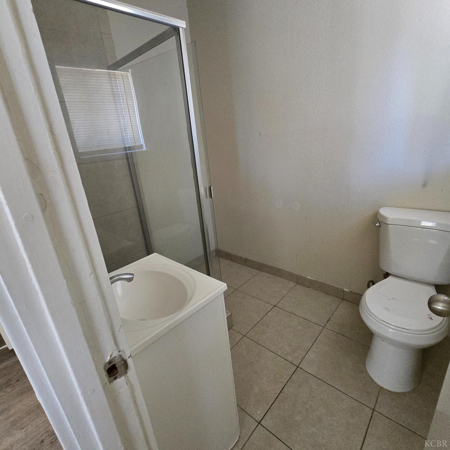 714 E Ivy St, Hanford, CA 93230