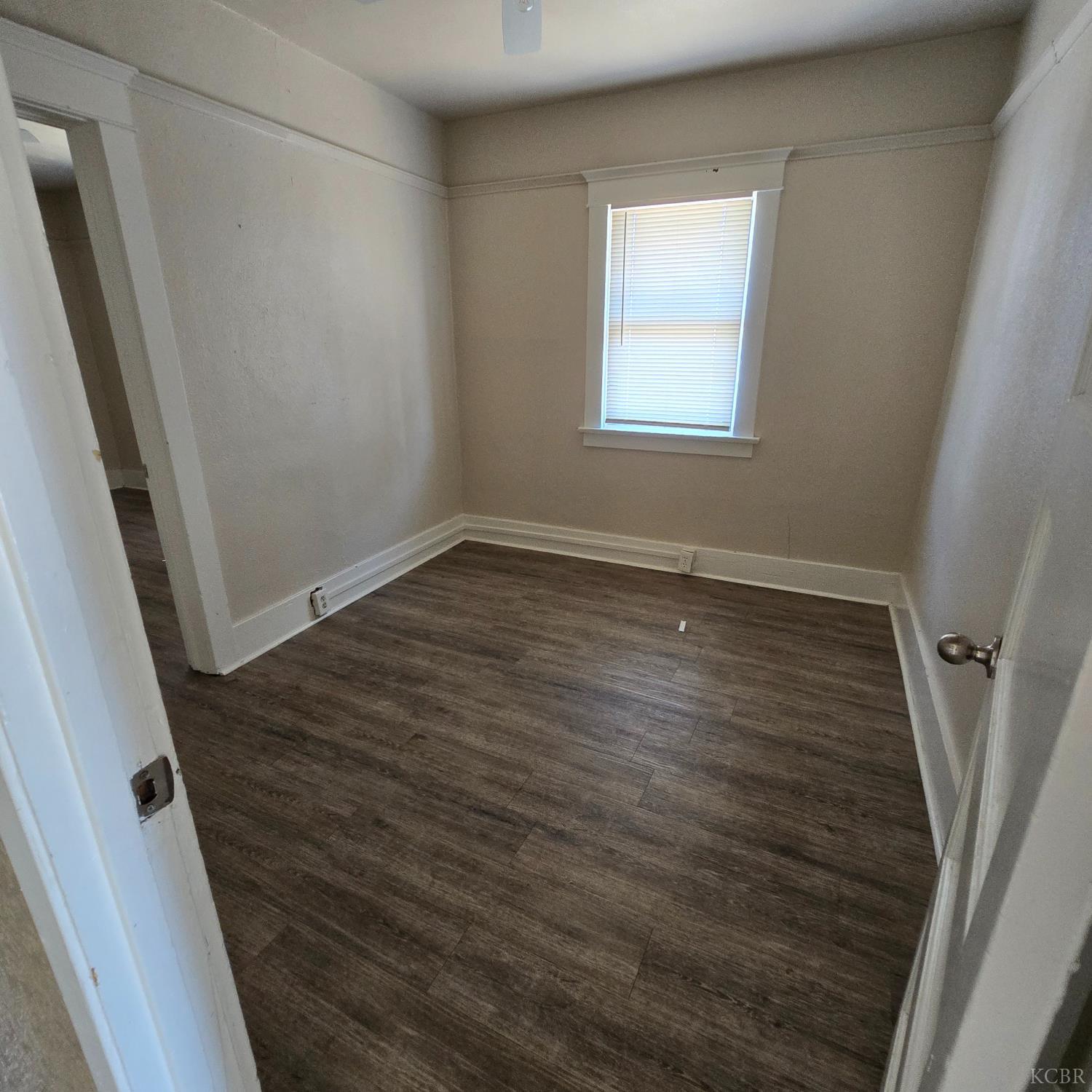 714 E Ivy St, Hanford, CA 93230
