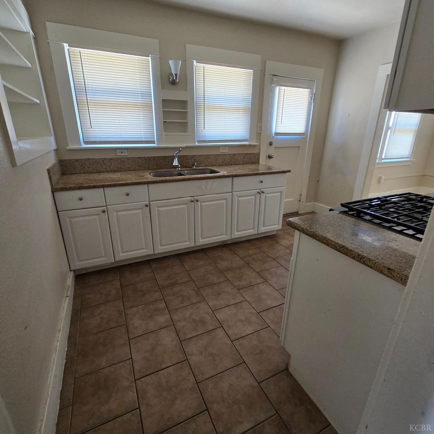714 E Ivy St, Hanford, CA 93230