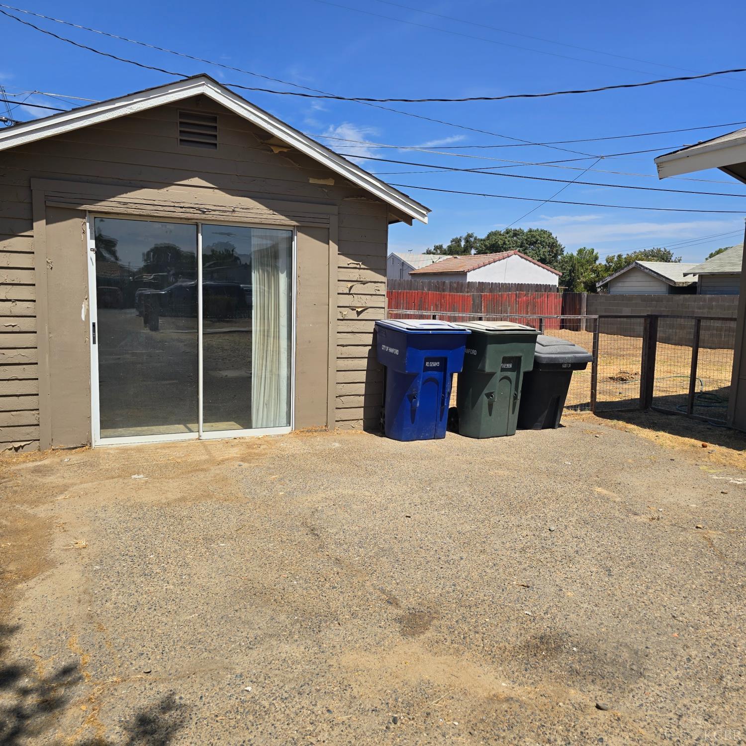 714 E Ivy St, Hanford, CA 93230