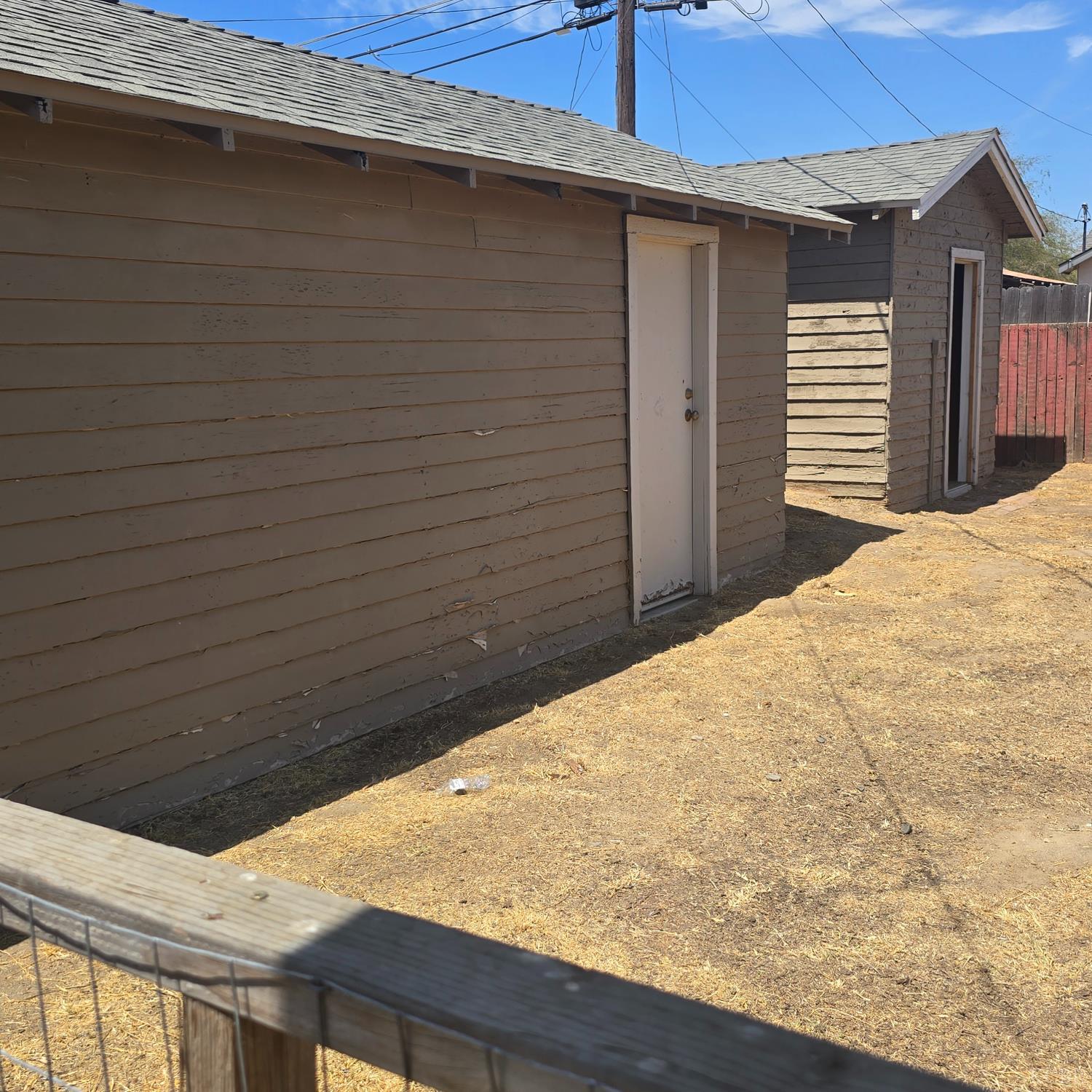 714 E Ivy St, Hanford, CA 93230