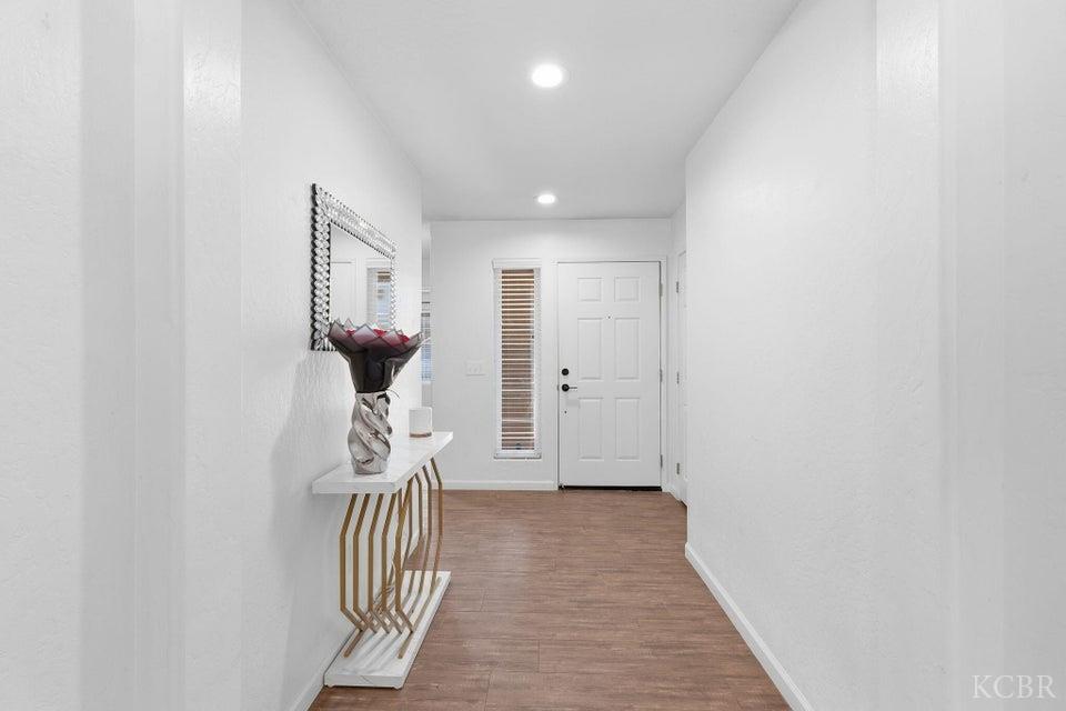 929 W Elkhorn Ct, Visalia, CA 93277