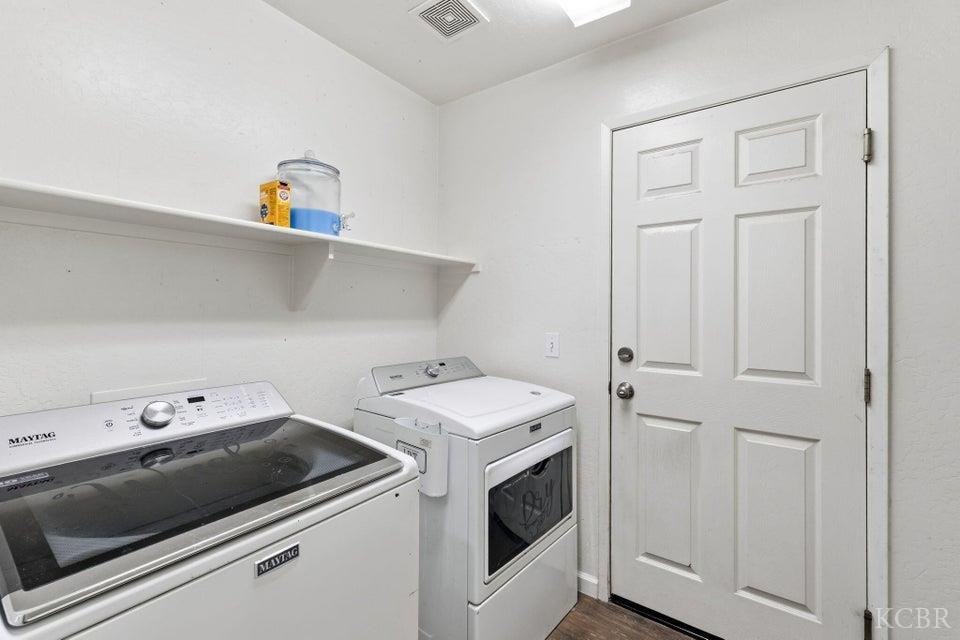 929 W Elkhorn Ct, Visalia, CA 93277