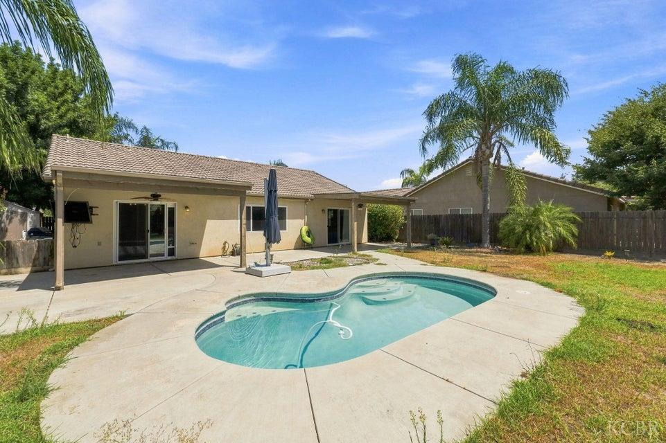 929 W Elkhorn Ct, Visalia, CA 93277