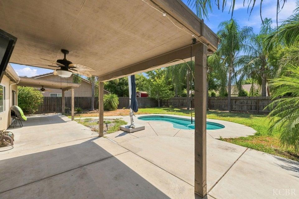 929 W Elkhorn Ct, Visalia, CA 93277