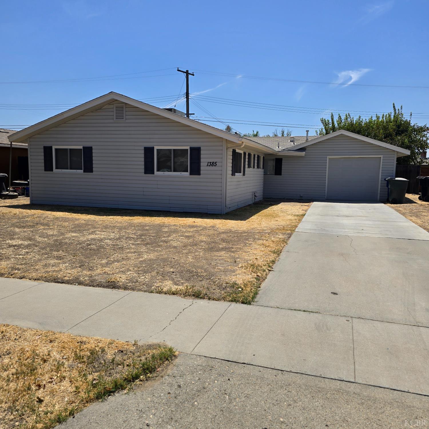 1385 Davis St, Hanford, CA 93230
