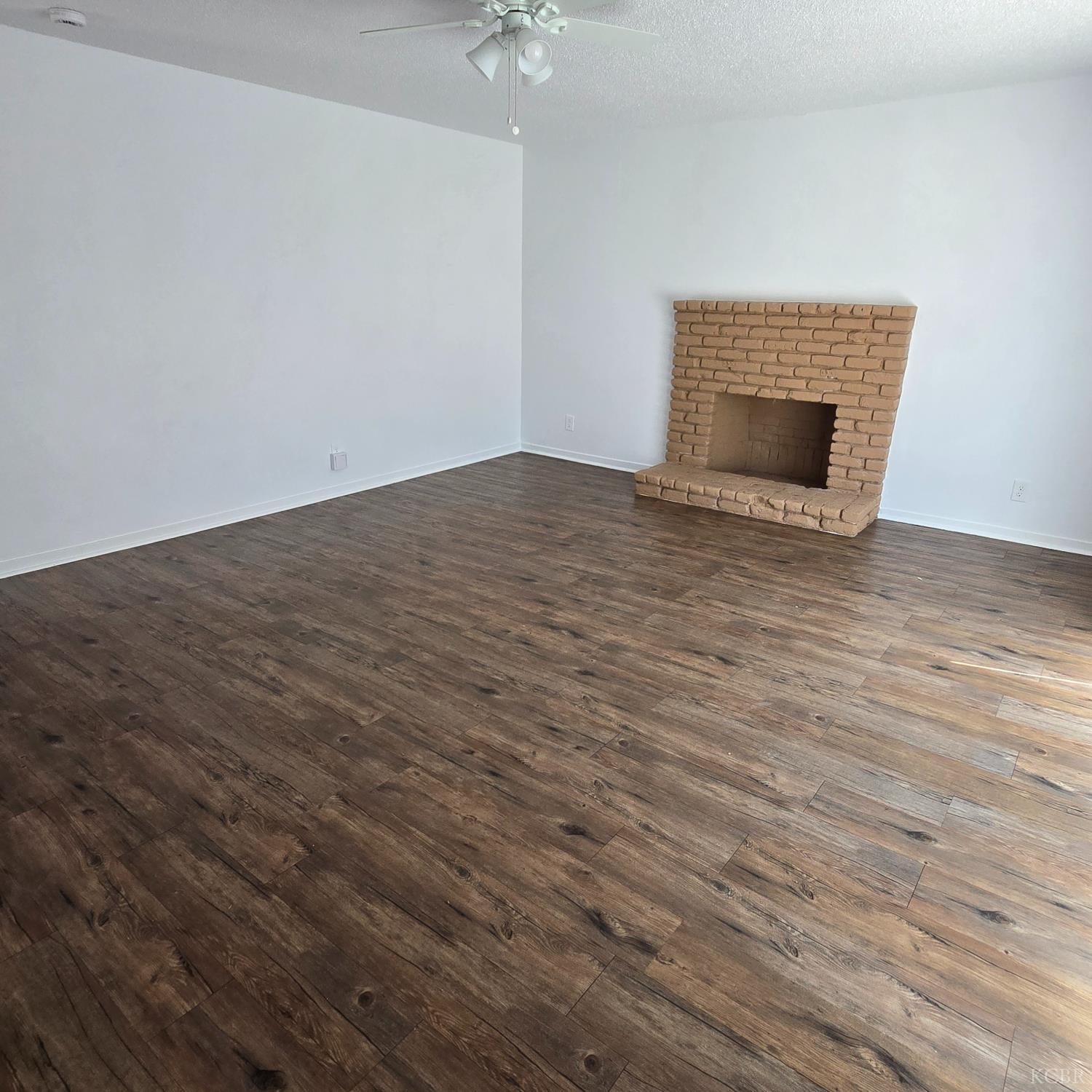 1385 Davis St, Hanford, CA 93230