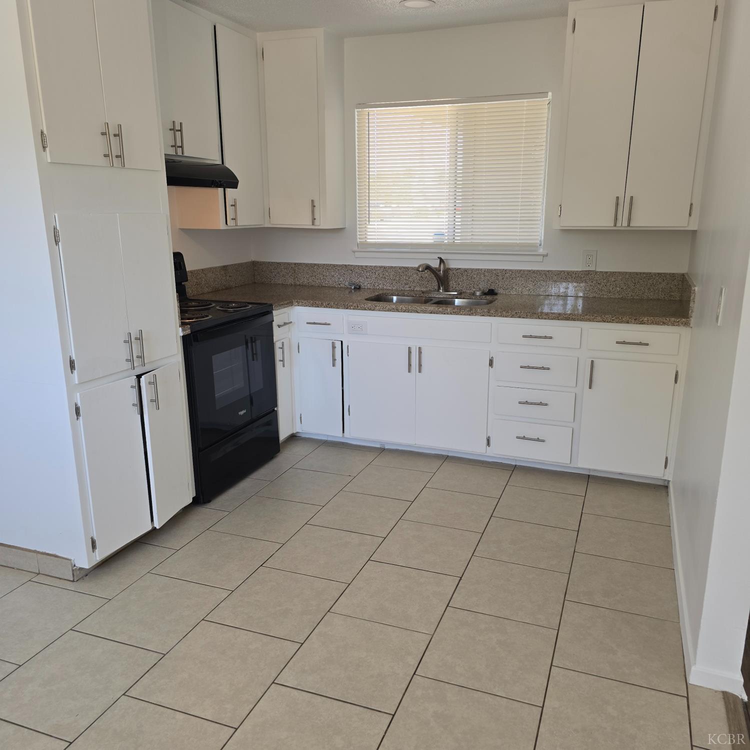 1385 Davis St, Hanford, CA 93230