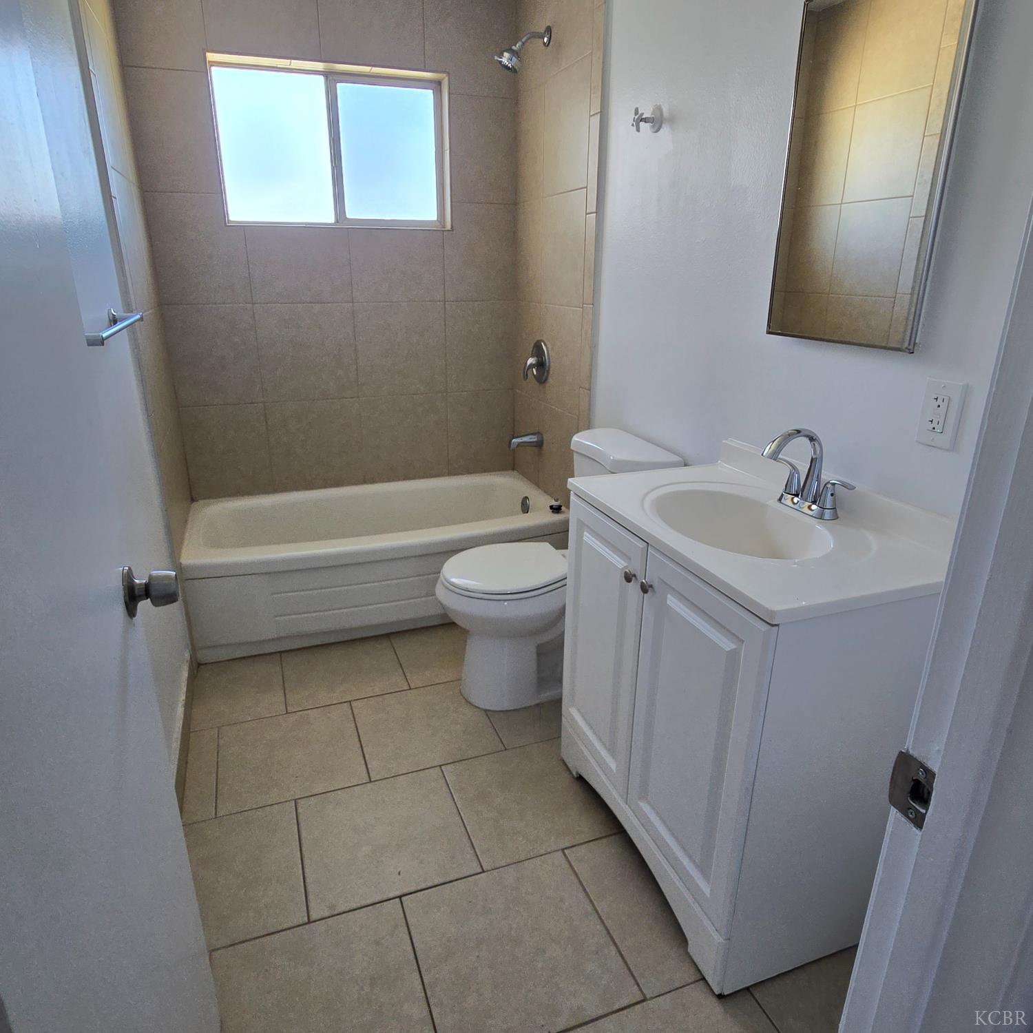 1385 Davis St, Hanford, CA 93230