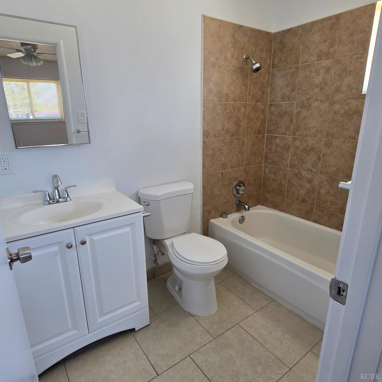 1385 Davis St, Hanford, CA 93230