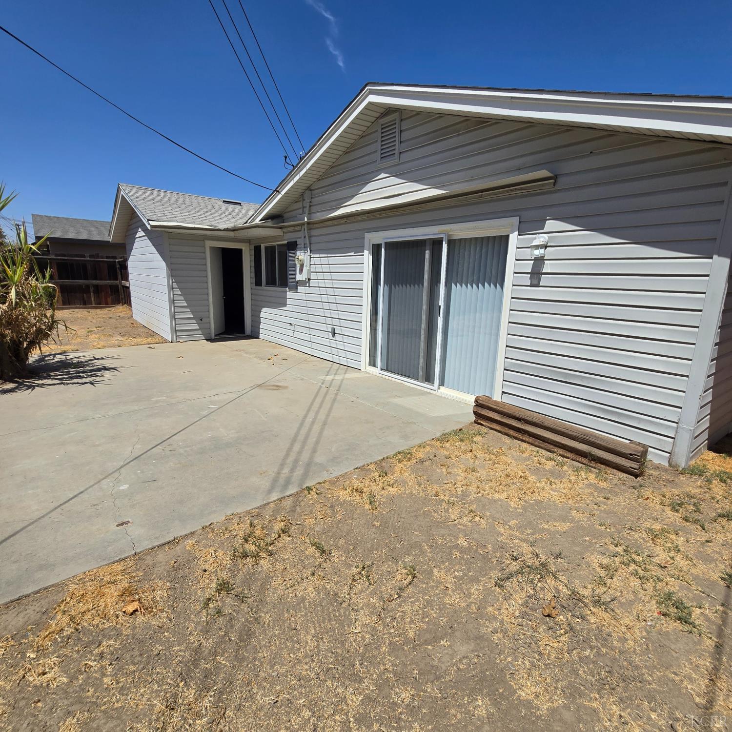 1385 Davis St, Hanford, CA 93230