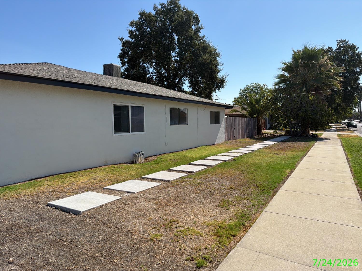 1201 N Redington St N, Hanford, CA 93230