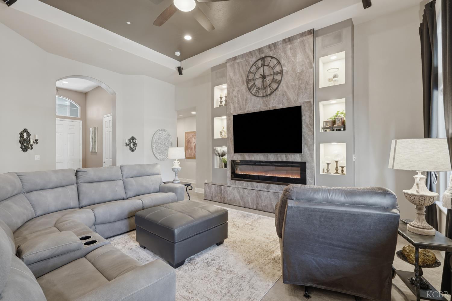 1162 Paradise Loop, Lemoore, CA 93245