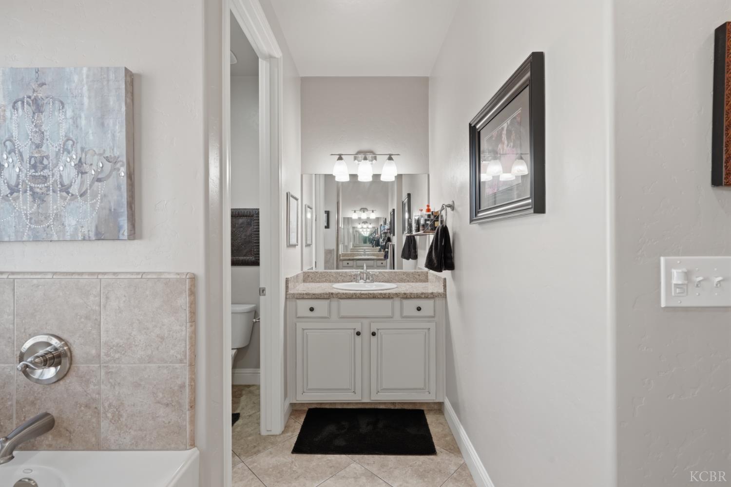 1162 Paradise Loop, Lemoore, CA 93245