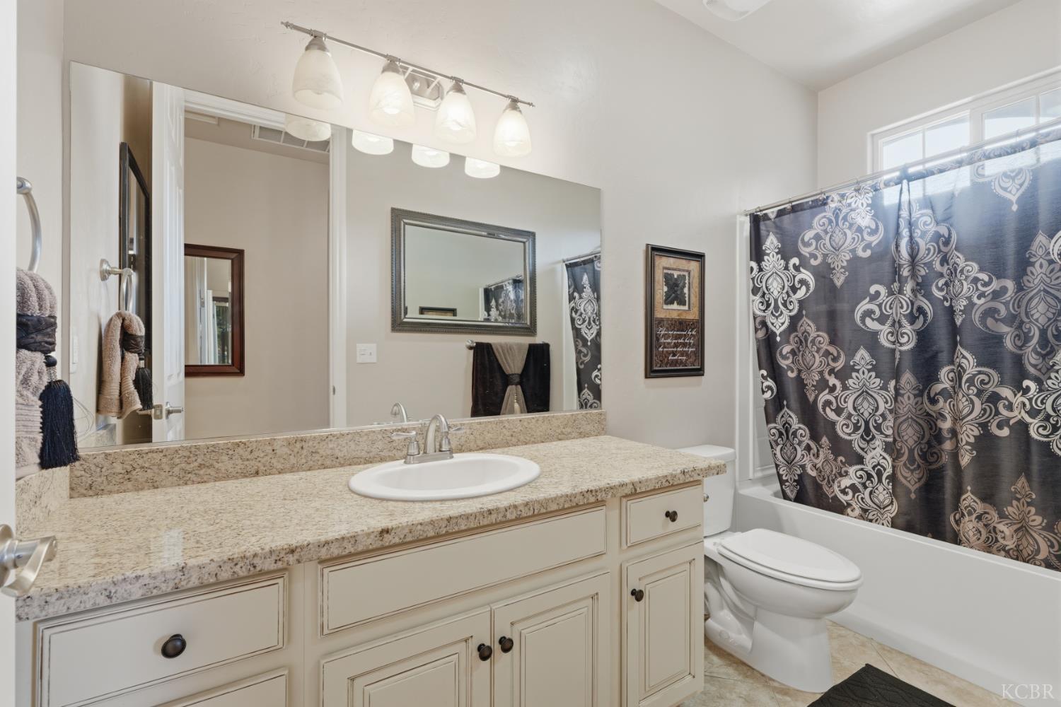 1162 Paradise Loop, Lemoore, CA 93245