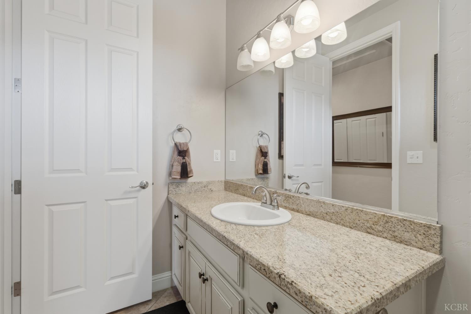 1162 Paradise Loop, Lemoore, CA 93245