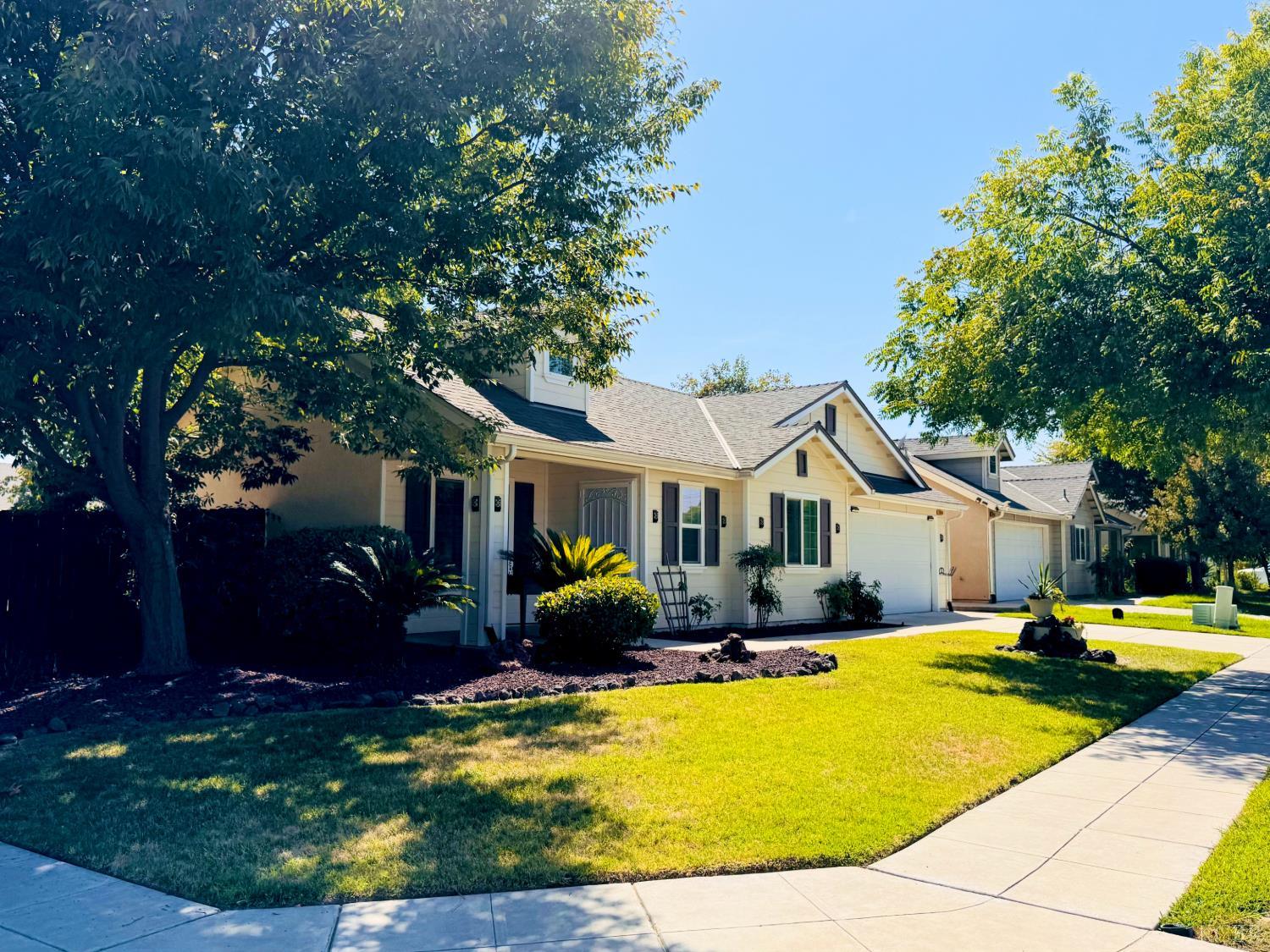 5824 E Kaviland Ave, Fresno, CA 93727