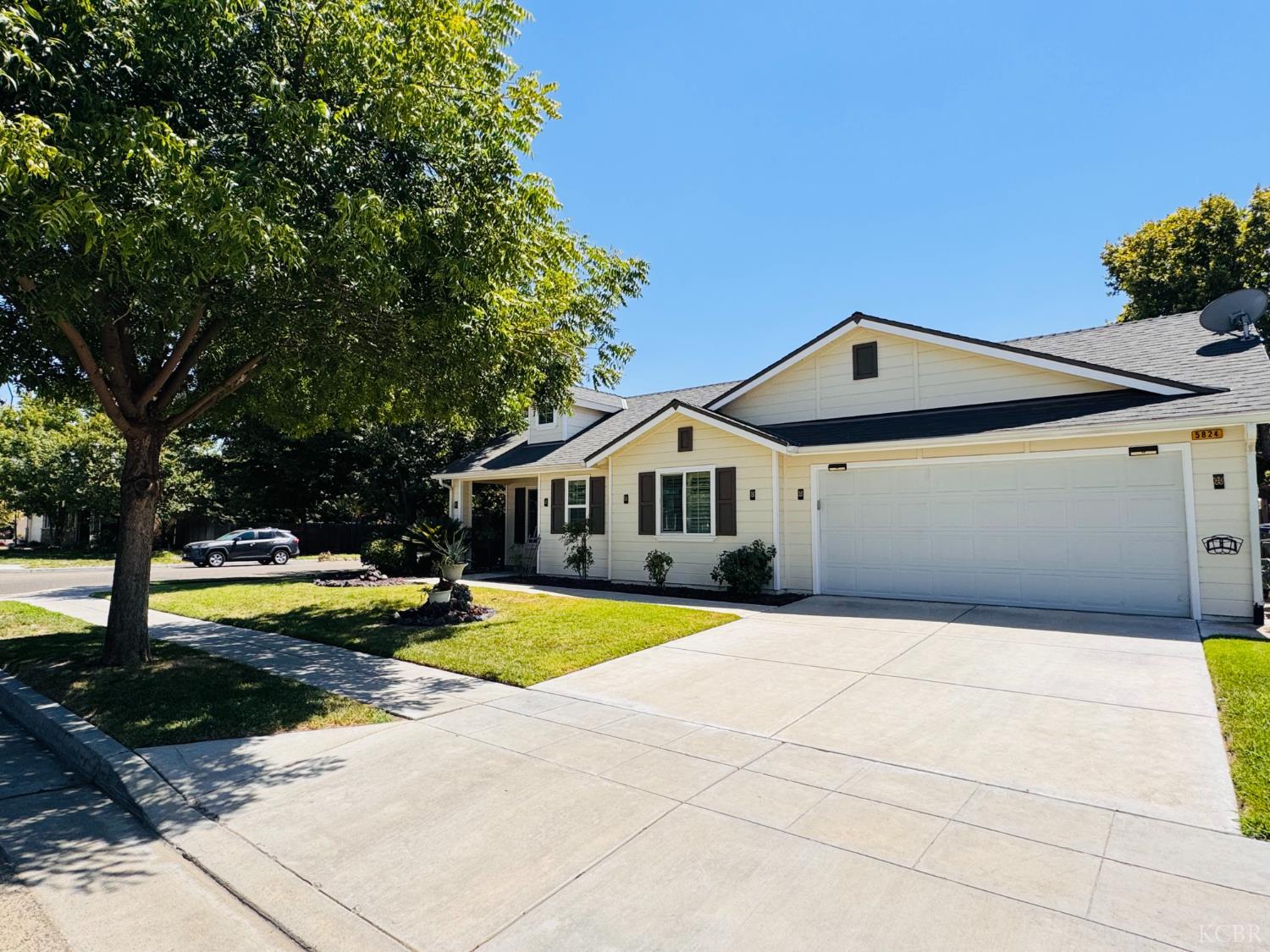 5824 E Kaviland Ave, Fresno, CA 93727