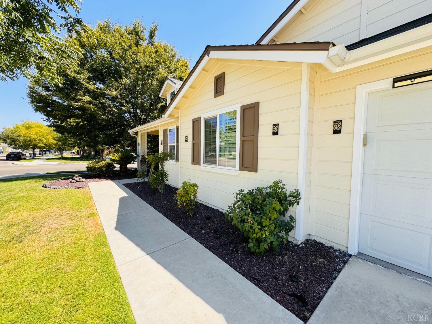 5824 E Kaviland Ave, Fresno, CA 93727