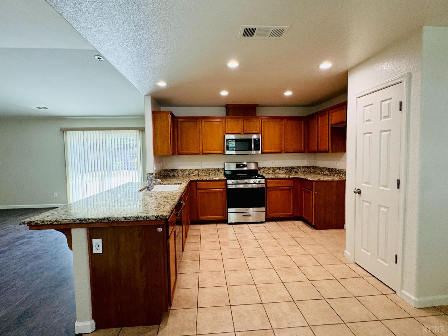 5824 E Kaviland Ave, Fresno, CA 93727