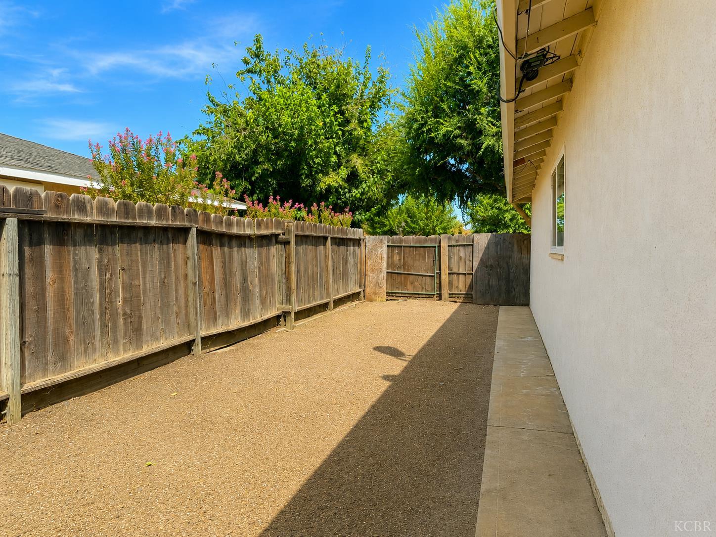 1075 N Princeton Ave, Coalinga, CA 93210
