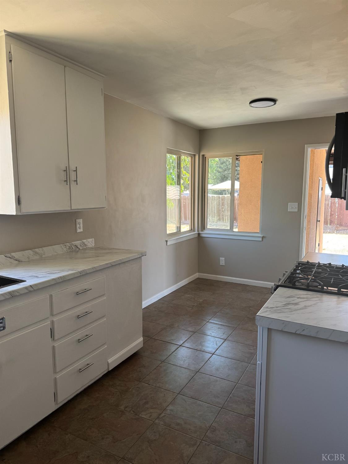 1609 Pleasant Way, Hanford, CA 93230