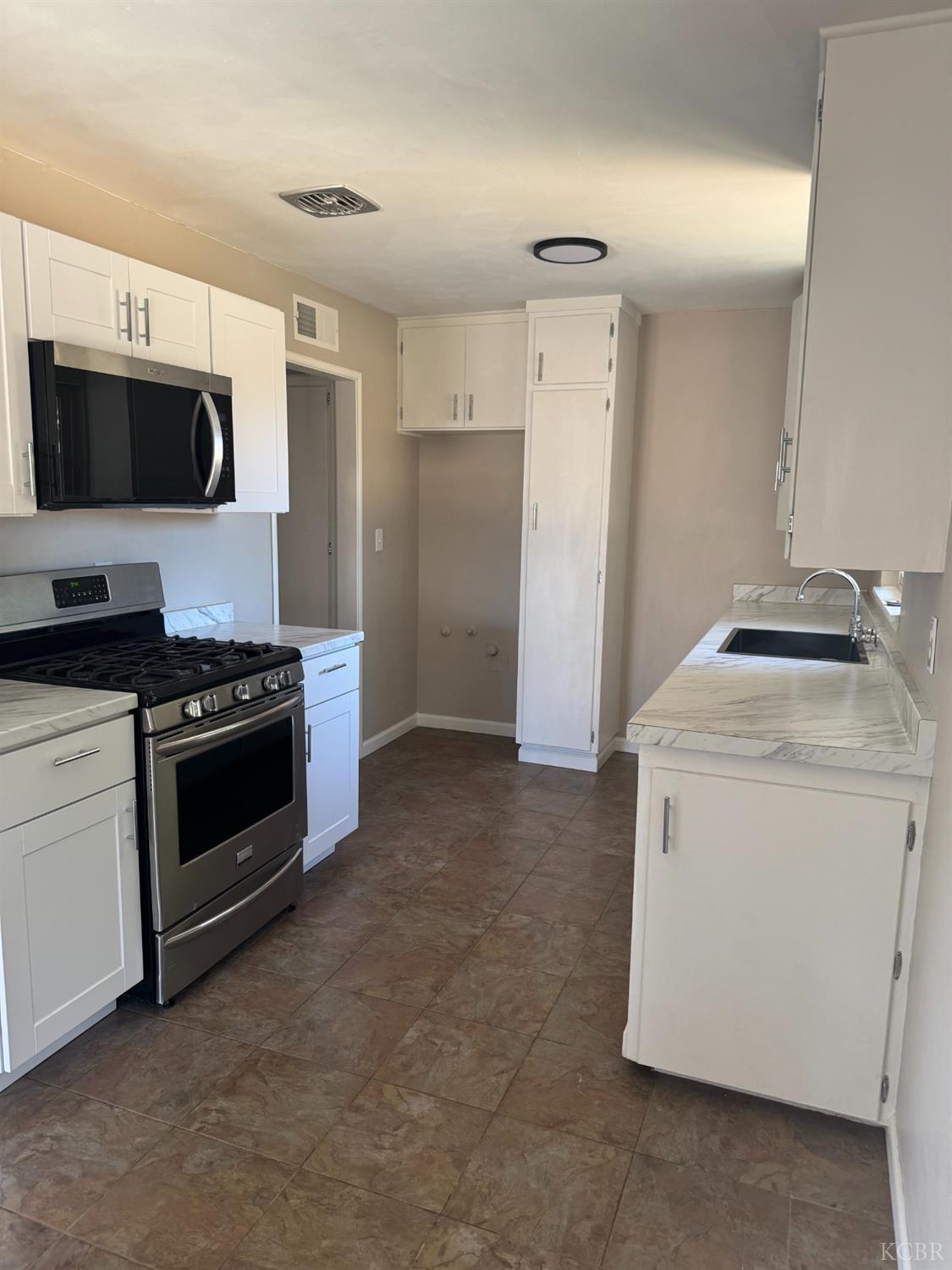 1609 Pleasant Way, Hanford, CA 93230