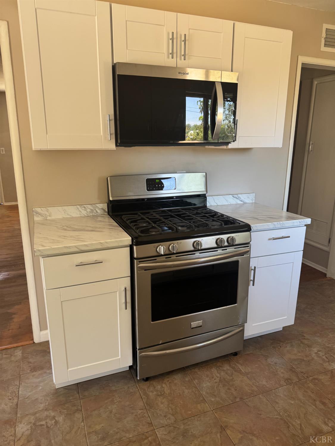 1609 Pleasant Way, Hanford, CA 93230