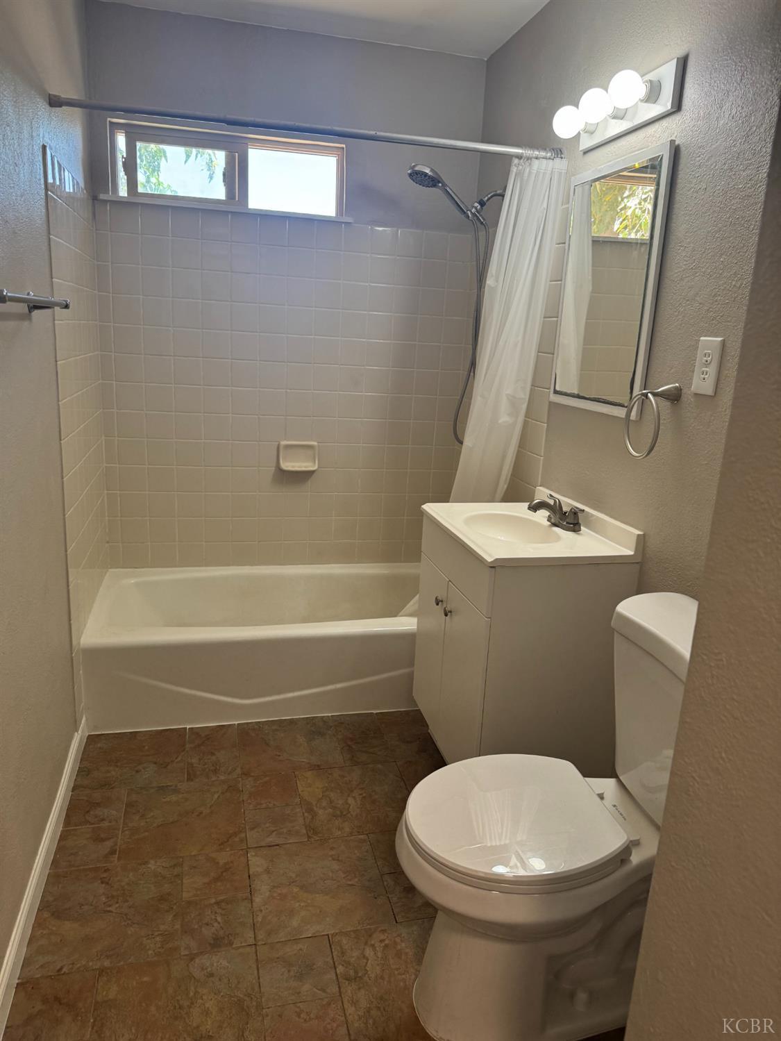 1609 Pleasant Way, Hanford, CA 93230