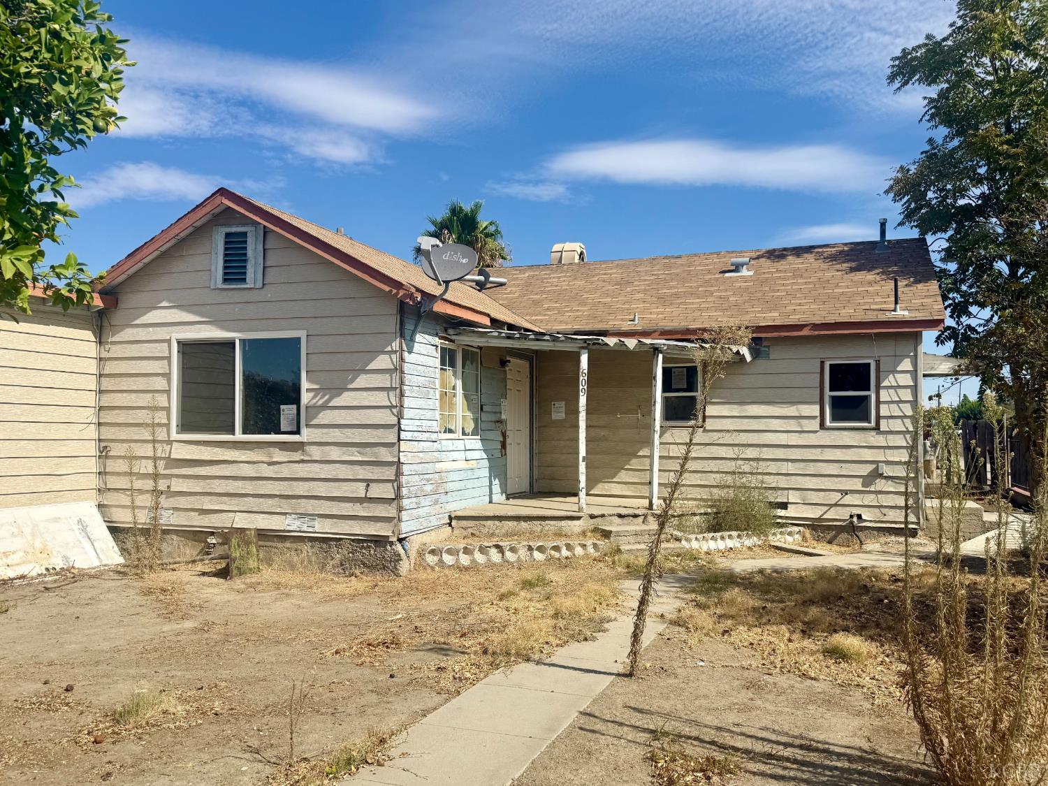 609 E Tulare St, Avenal, CA 93204