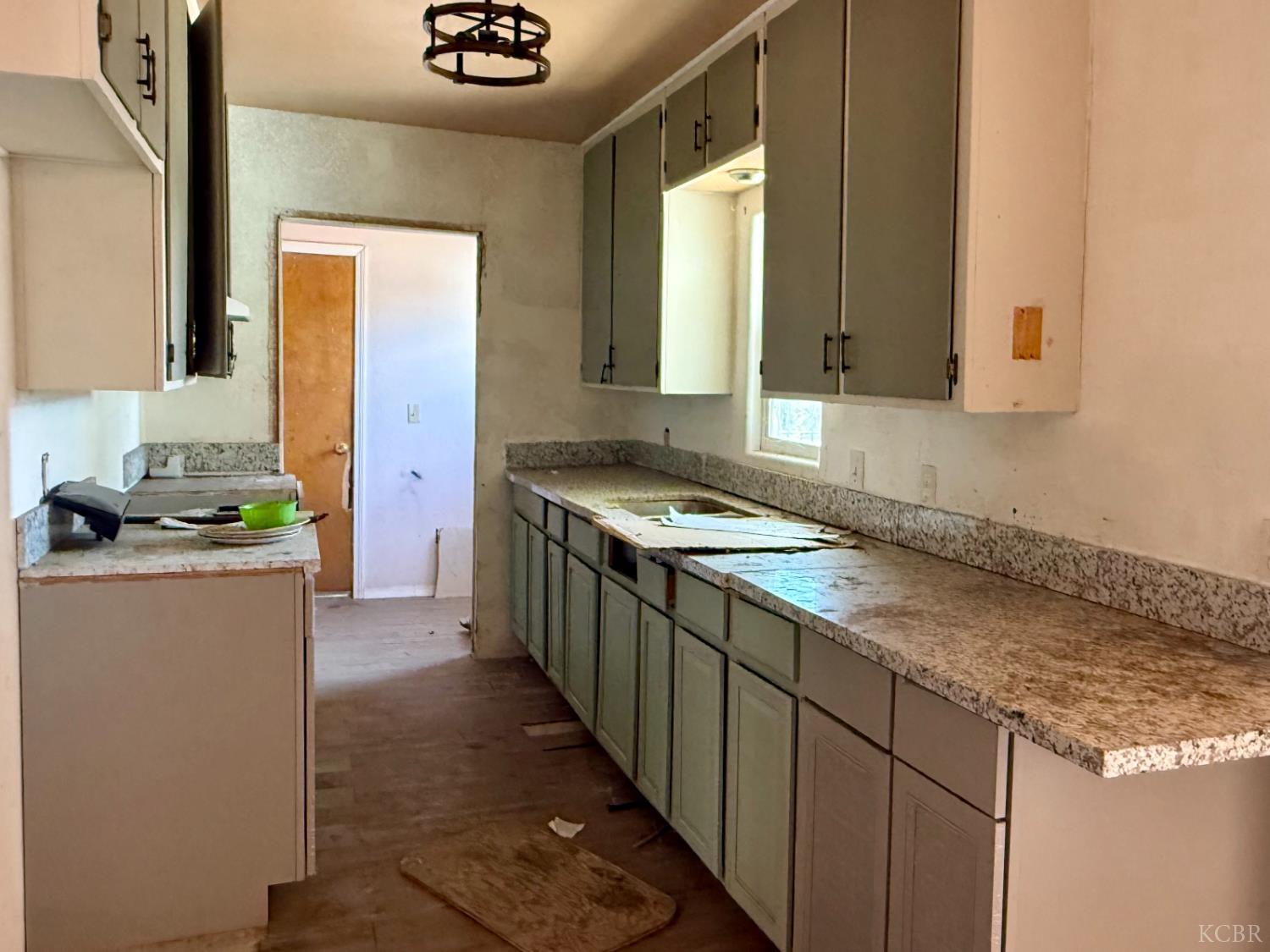 609 E Tulare St, Avenal, CA 93204