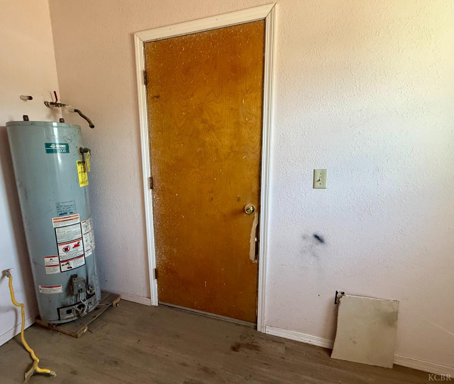 609 E Tulare St, Avenal, CA 93204