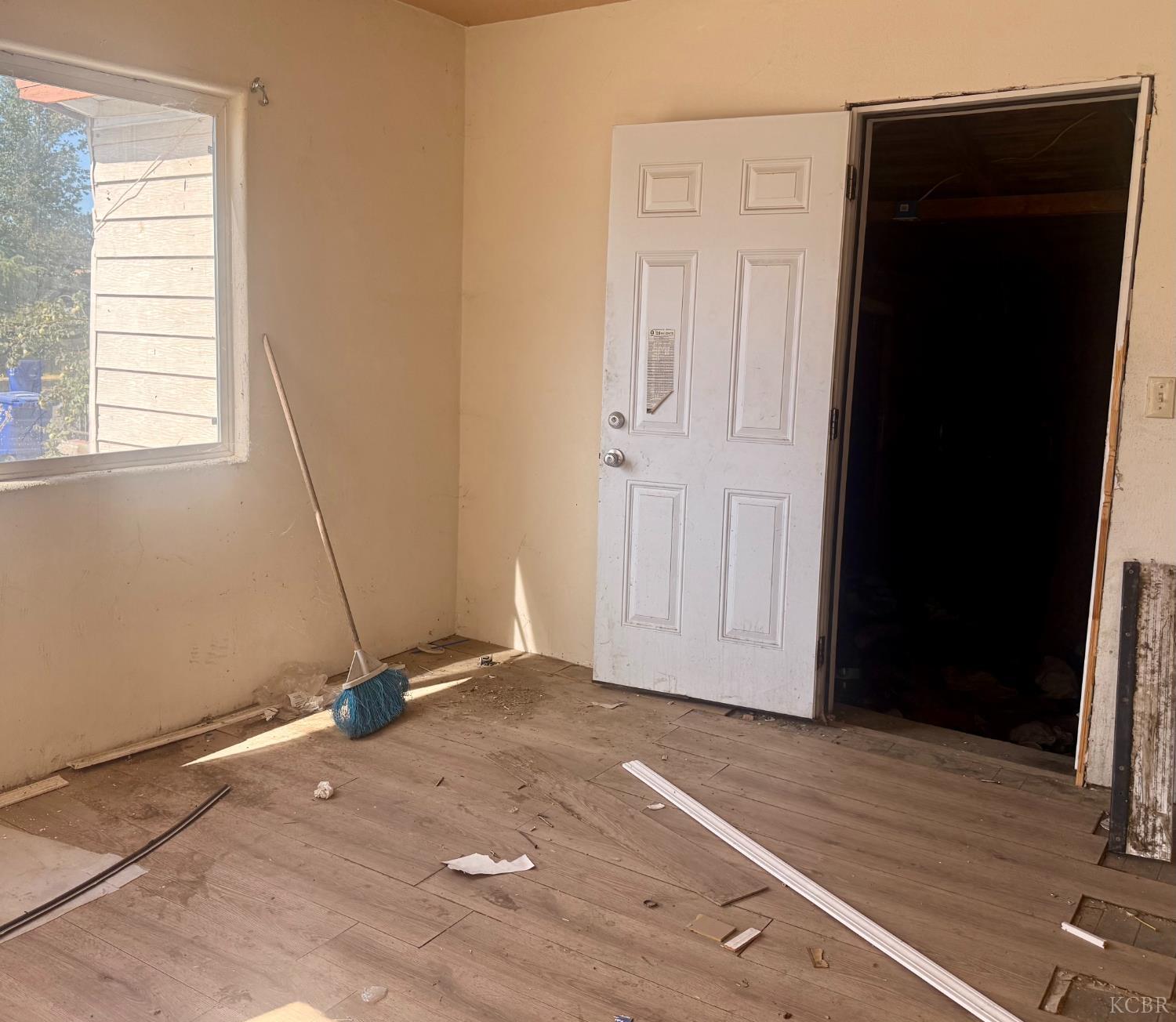 609 E Tulare St, Avenal, CA 93204