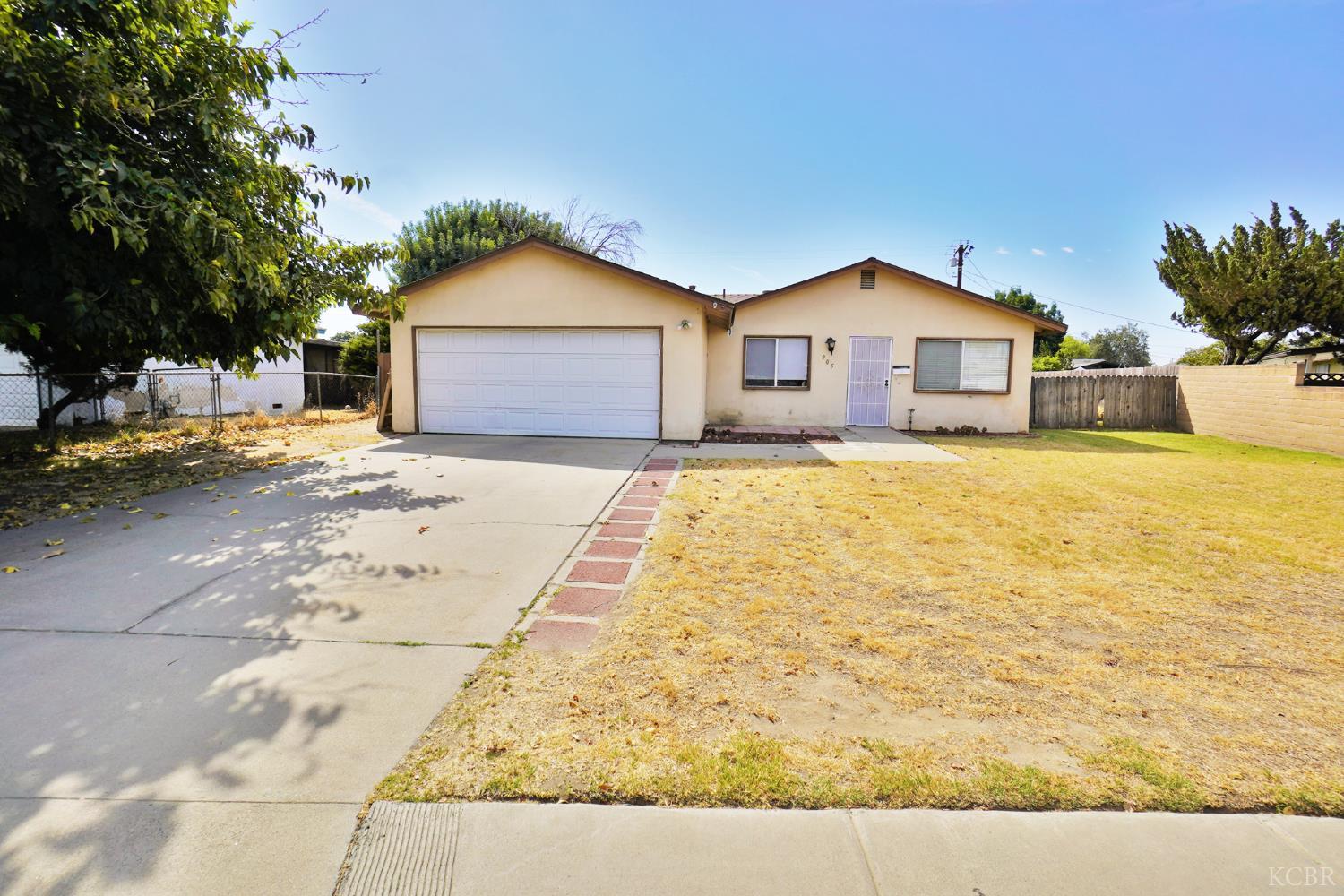 905 E Florinda St E, Hanford, CA 93230