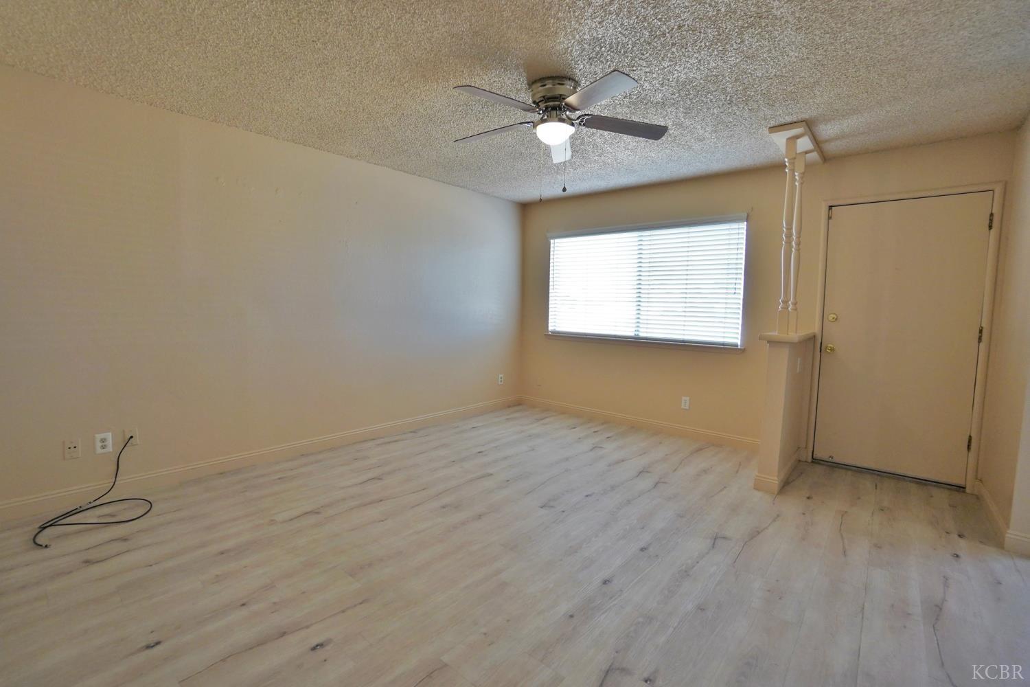 905 E Florinda St E, Hanford, CA 93230