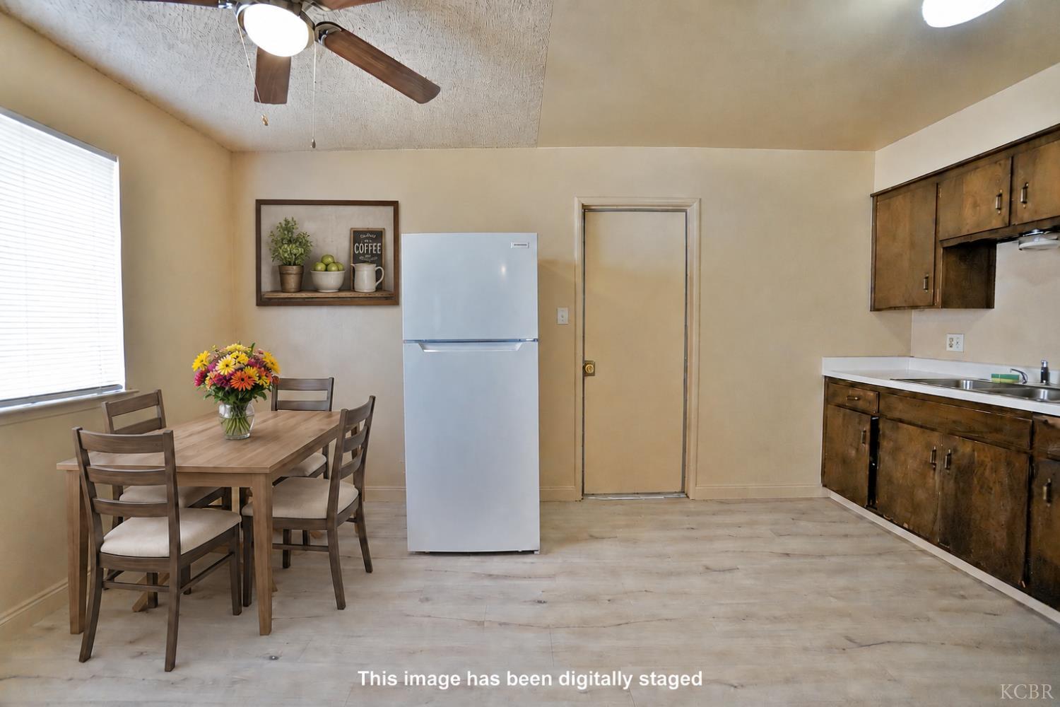 905 E Florinda St E, Hanford, CA 93230