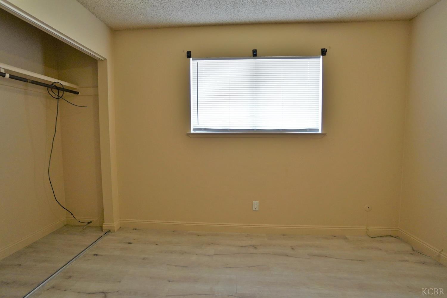 905 E Florinda St E, Hanford, CA 93230