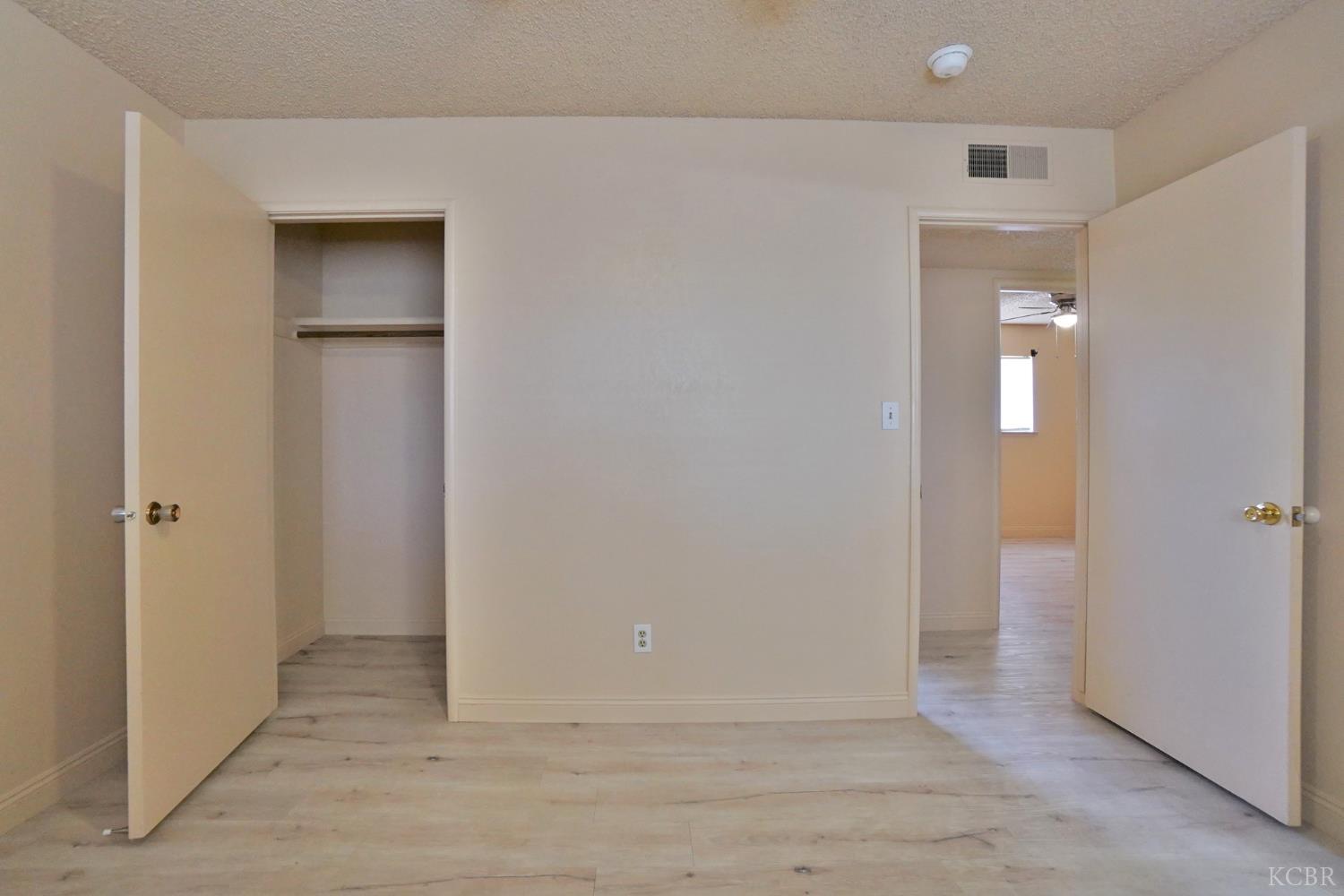 905 E Florinda St E, Hanford, CA 93230