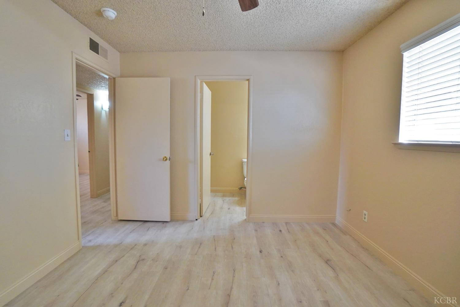 905 E Florinda St E, Hanford, CA 93230