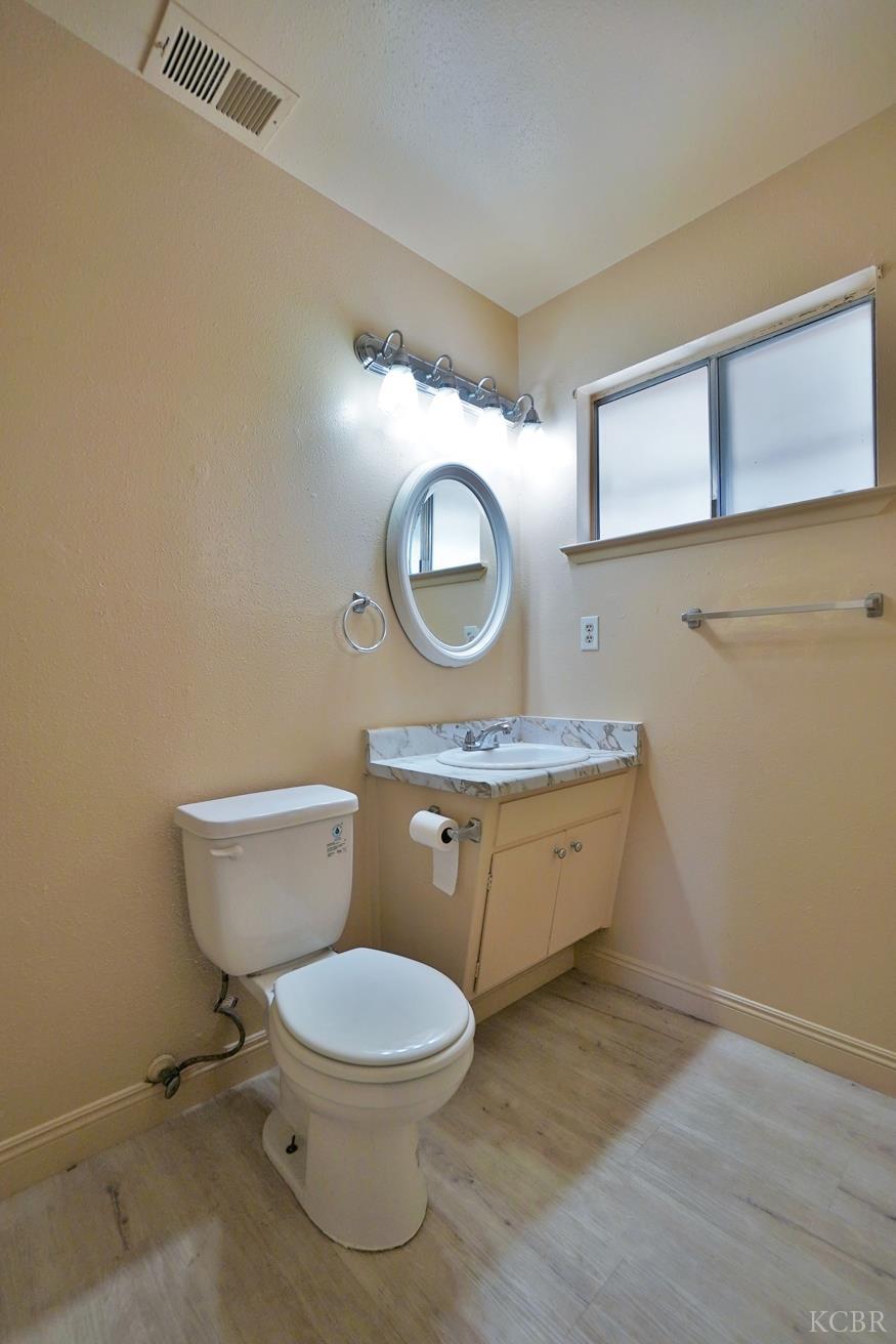 905 E Florinda St E, Hanford, CA 93230