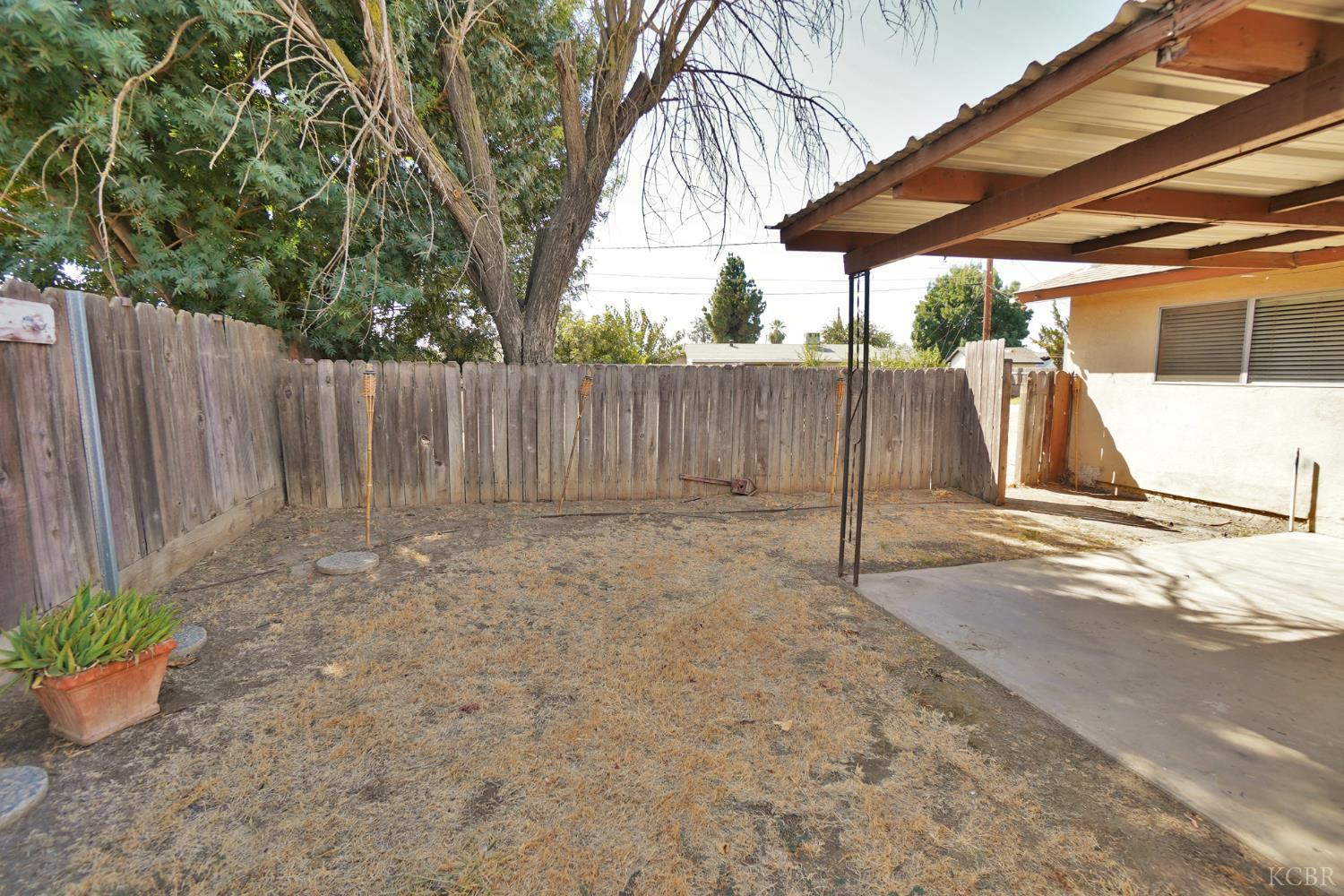 905 E Florinda St E, Hanford, CA 93230