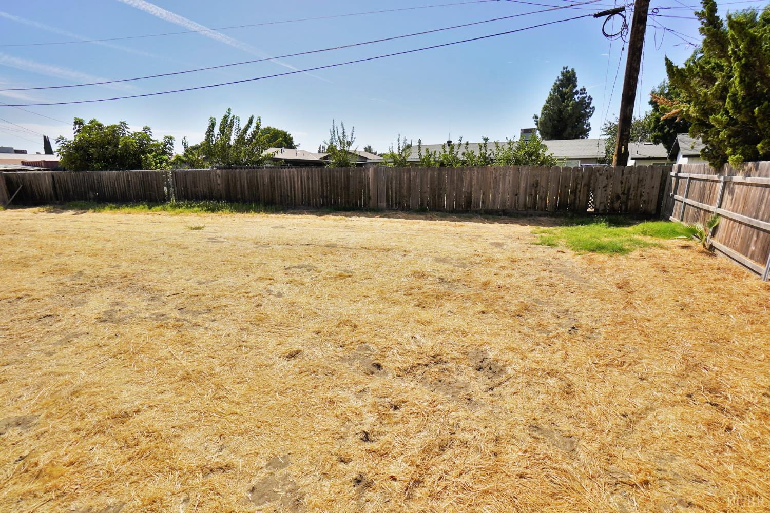 905 E Florinda St E, Hanford, CA 93230