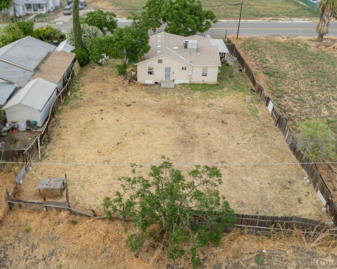 1209 W 6th St, Hanford, CA 93230