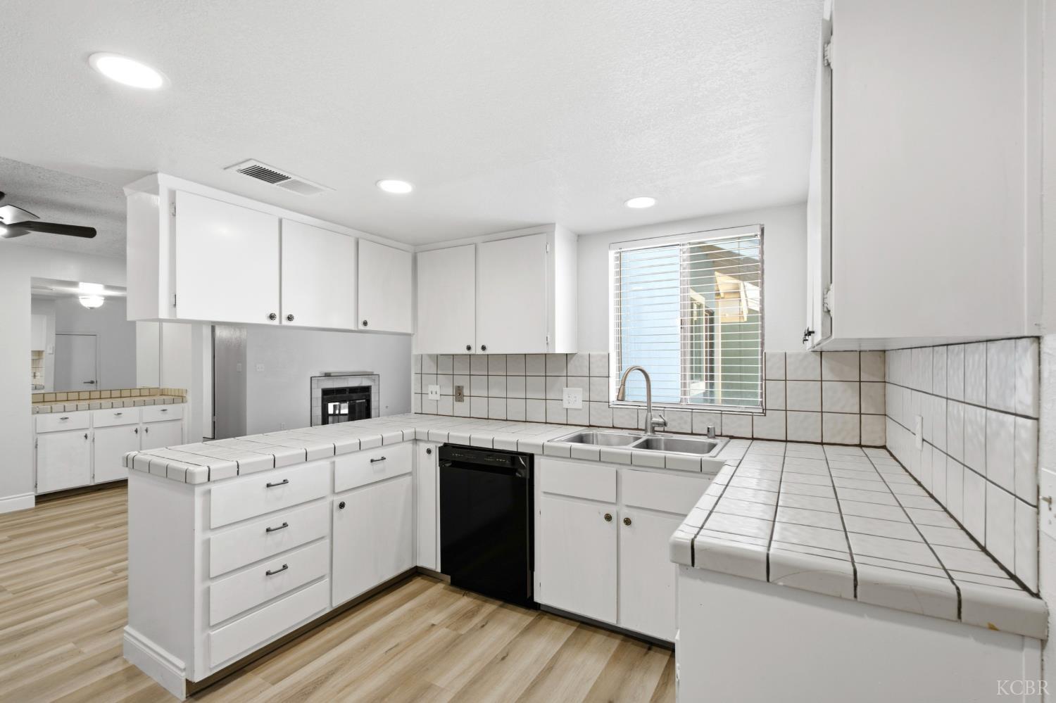 2760 N Selland Ave, Fresno, CA 93722