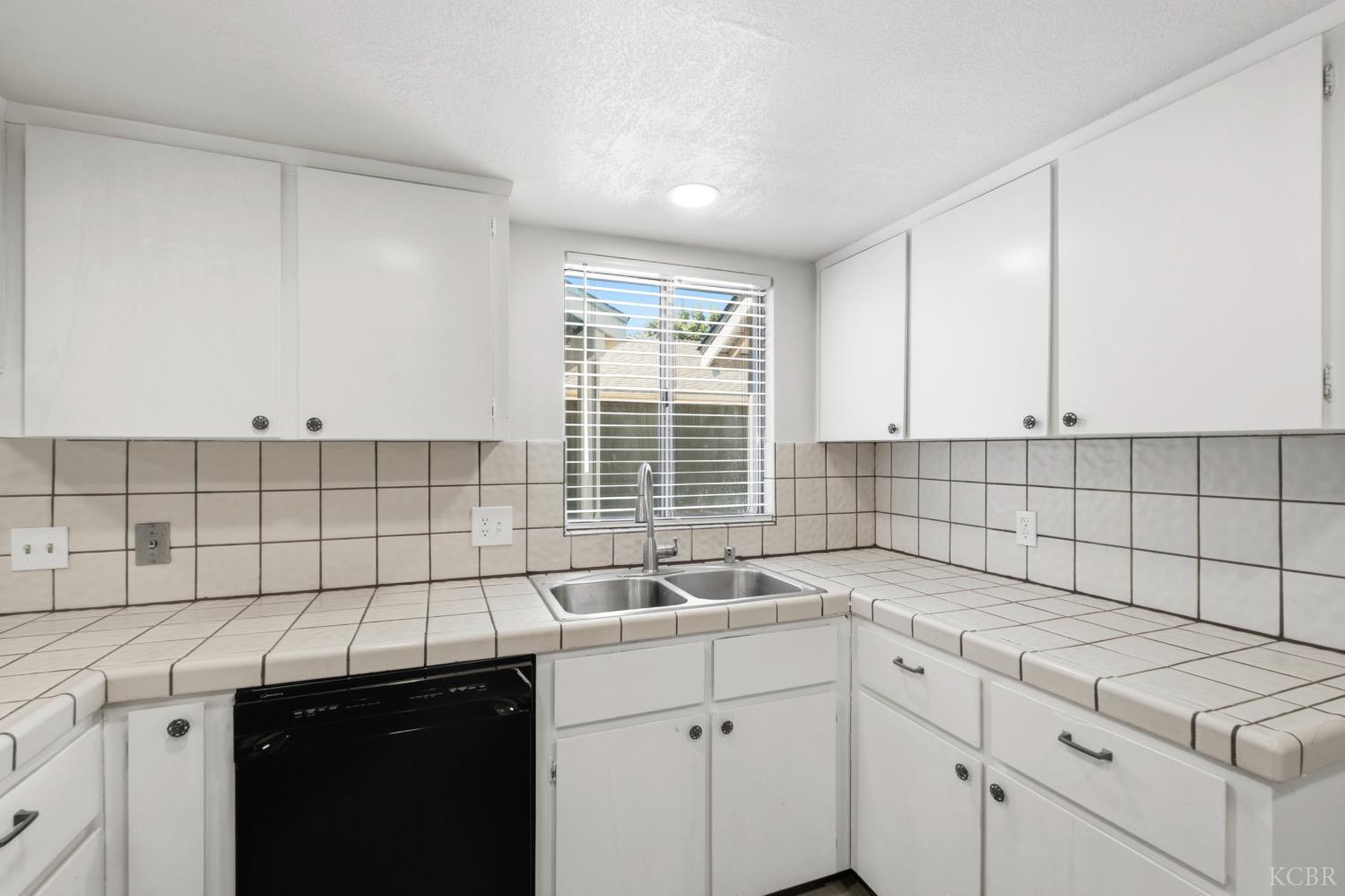 2760 N Selland Ave, Fresno, CA 93722