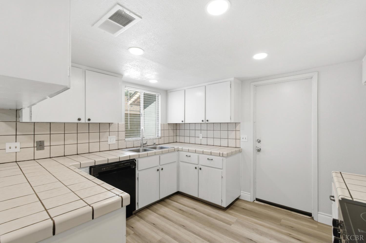 2760 N Selland Ave, Fresno, CA 93722