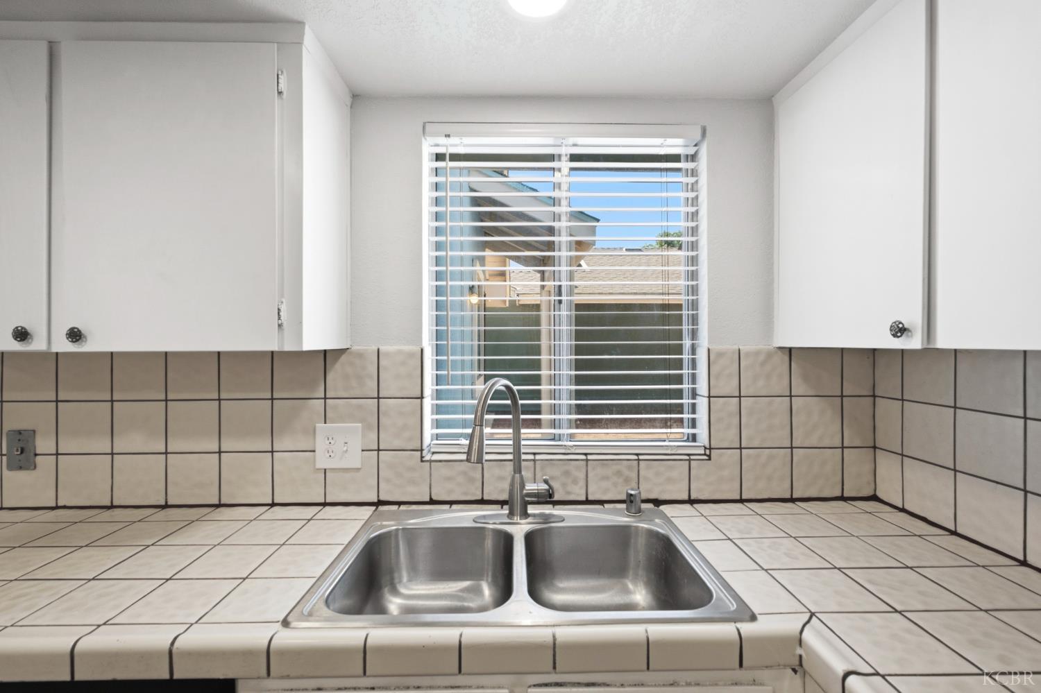 2760 N Selland Ave, Fresno, CA 93722