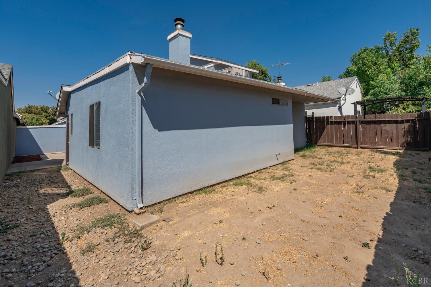 2760 N Selland Ave, Fresno, CA 93722
